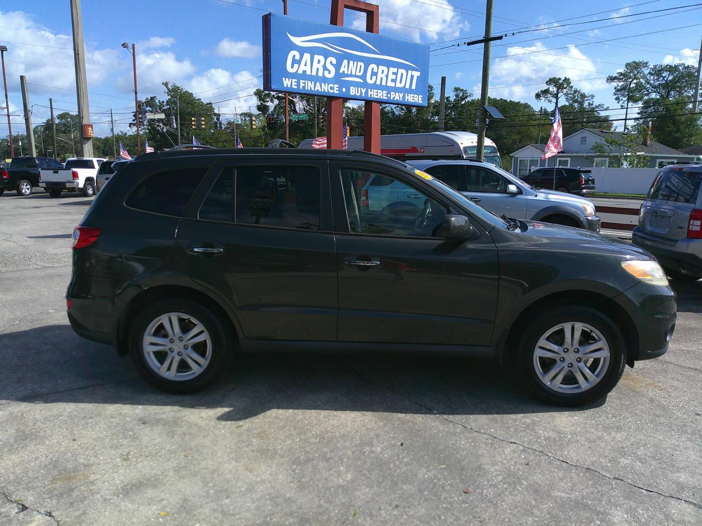 2012 GRAY HYUNDAI SANTA FE LIMITED; SE (5XYZK3AB6CG) , located at 1200 Cassat Avenue, Jacksonville, FL, 32205, (904) 695-1885, 30.302404, -81.731033 - Photo#4